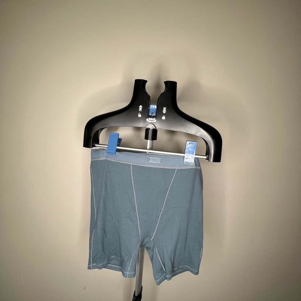 New NW SKIMS shorts 2xL - Picture 2 of 6